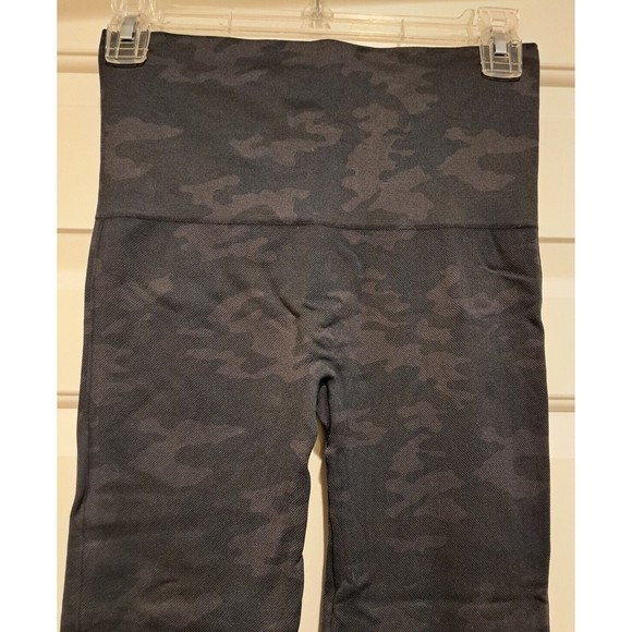 SPANX Black and Grey Camo Leggings Size Medium Women's - Picture 3 of 5